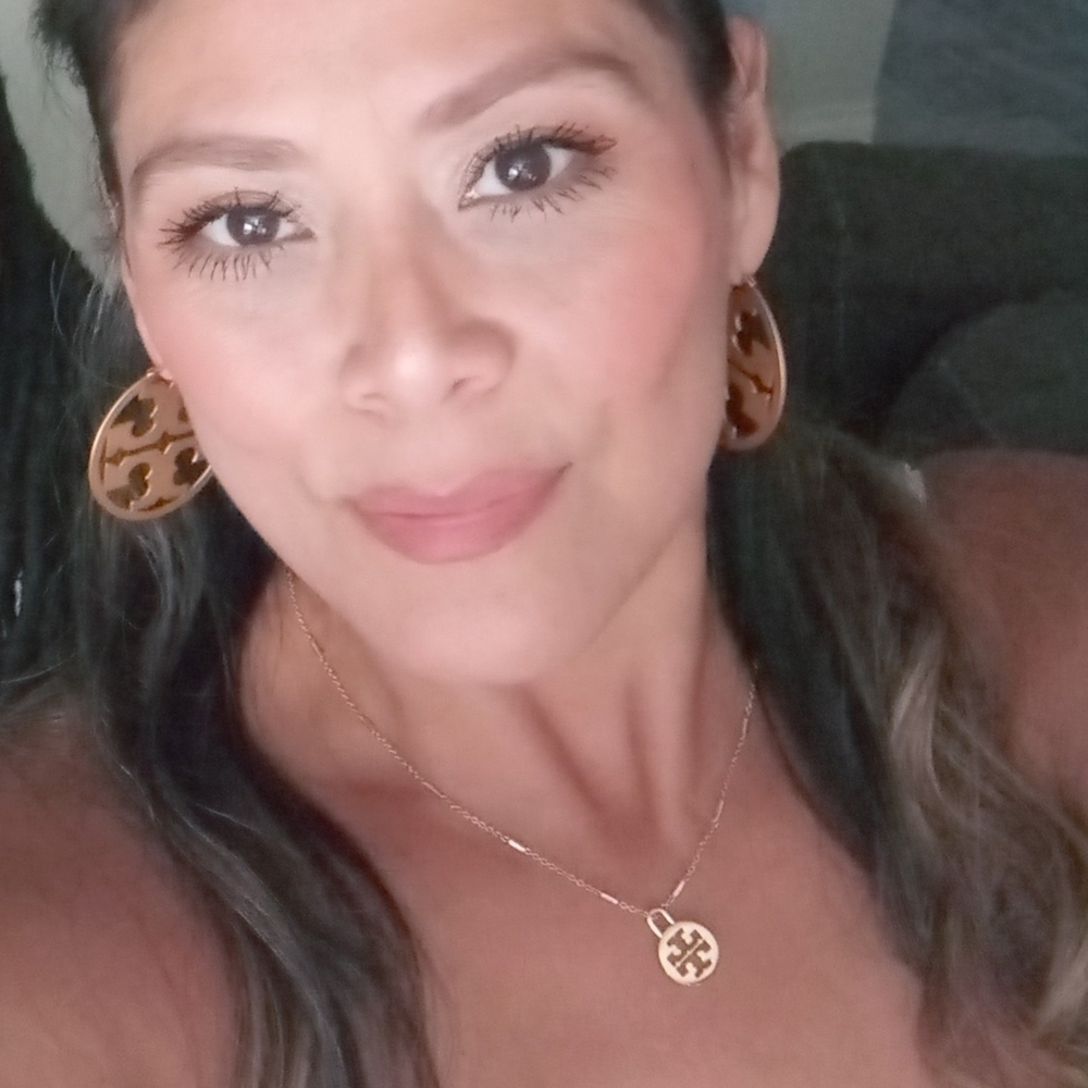 Meet your Posher, Cynthia B.